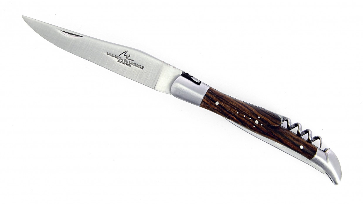 Couteau Laguiole pliant 12 cm avec tire-bouchon et poinçon,

Manche en Noyer, mitres inox brossées.