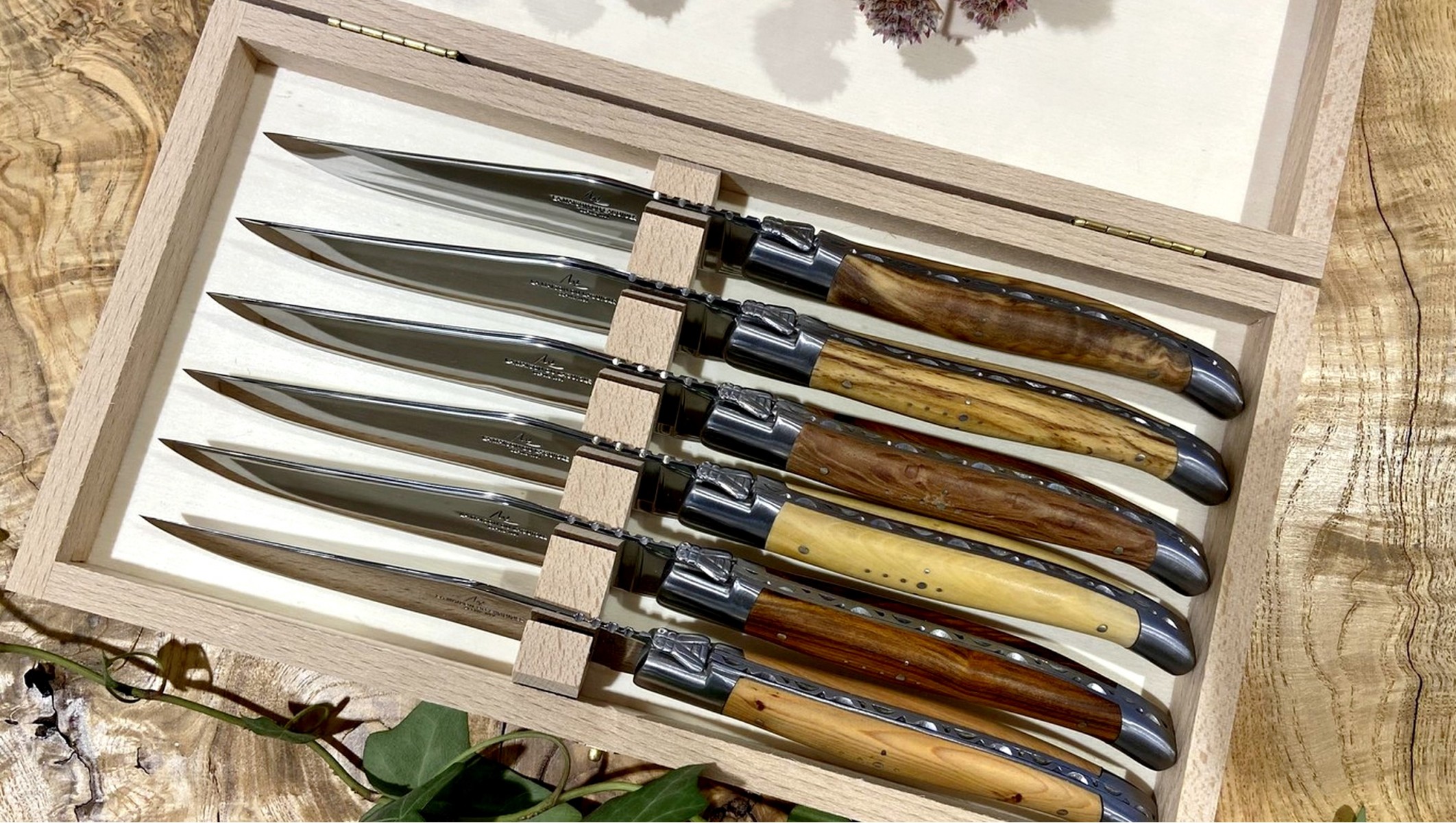 Coffret de 6 Couteaux de table Bois précieux assortis, mitre inox mat -  Laguiole
