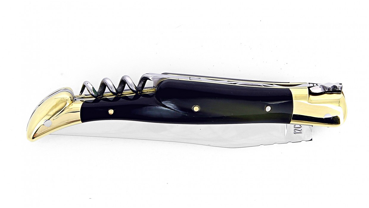 Couteau Laguiole pliant 12 cm, avec tire-Bouchon manche en Corne de vache Aubrac, mitres laiton poli.