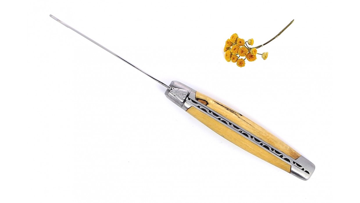 Couteau Laguiole à beurre mitres en inox brossé, manche en genévrier.