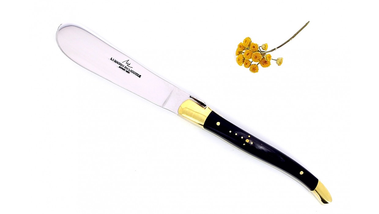 Couteau de Laguiole à beurre mitres en laiton poli manche en corne de vache Aubrac.