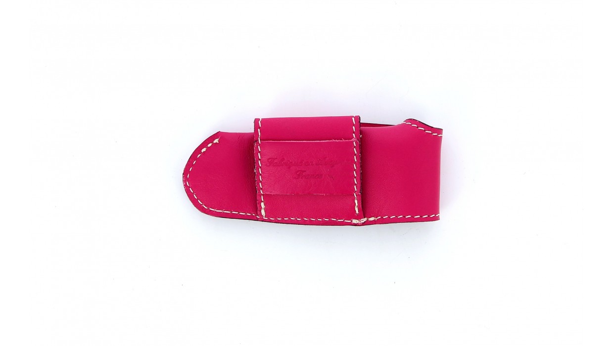 Étui ceinture doublé cuir, double passant.
Fabriqué en Aveyron à Sauveterre de Rouergue 
Cuir vachette pleine fleur