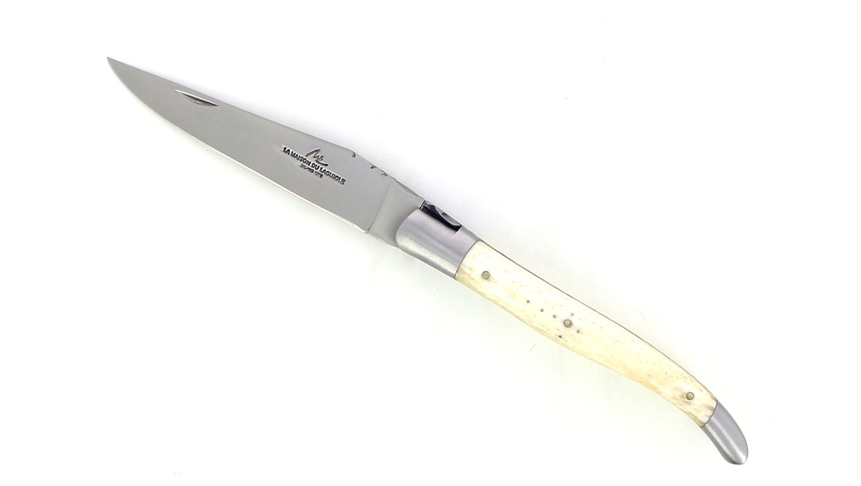 Couteau de Laguiole pliant, double platine, 12 cm, abeille et ressort forgés, ciselés main, mitres en inox brossé, manche en os.
