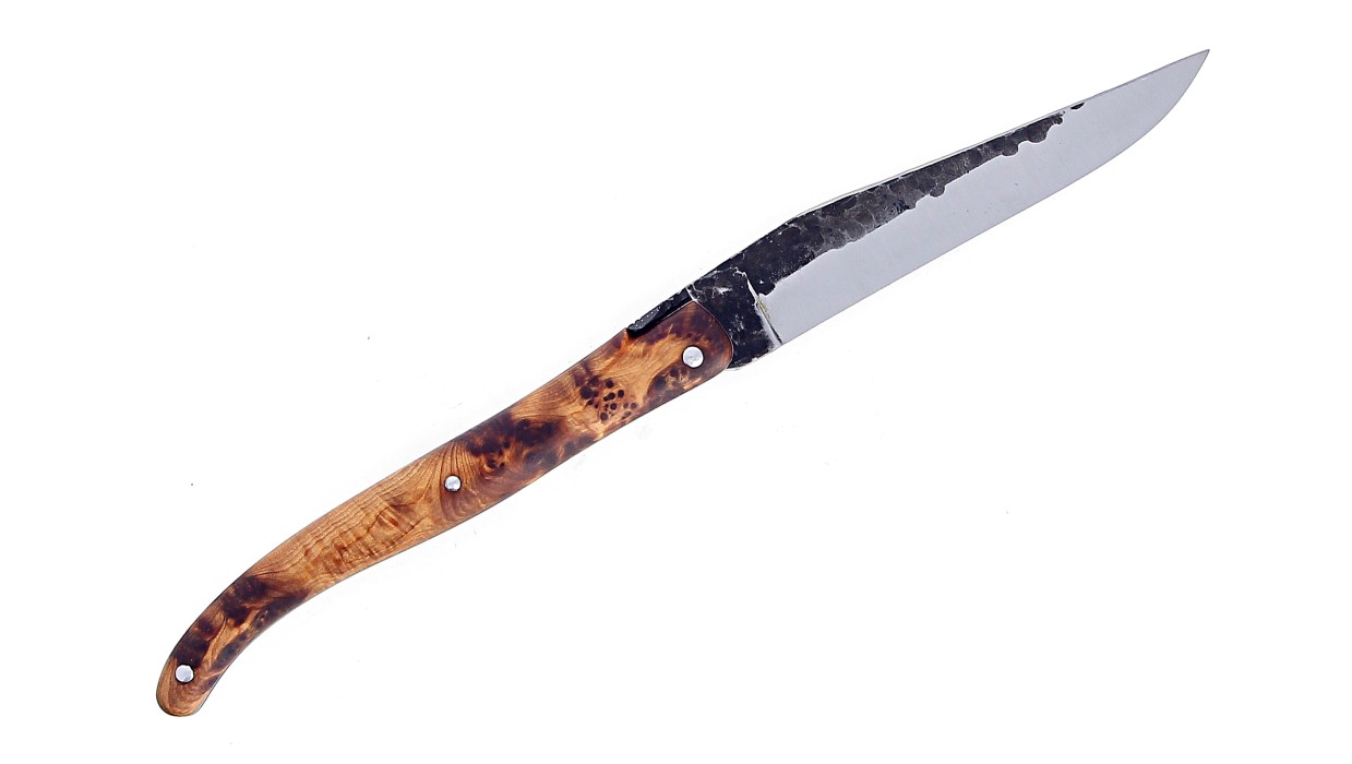 Couteau Laguiole 12 cm plein manche, platine laiton, manche en genévrier , lame brute de forge