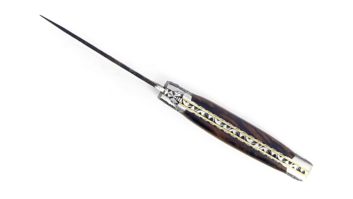 Couteau pliant Laguiole 12 cm, mitres martelées, double platine mixtes (inox/laiton) en noyer, lame brut de forge