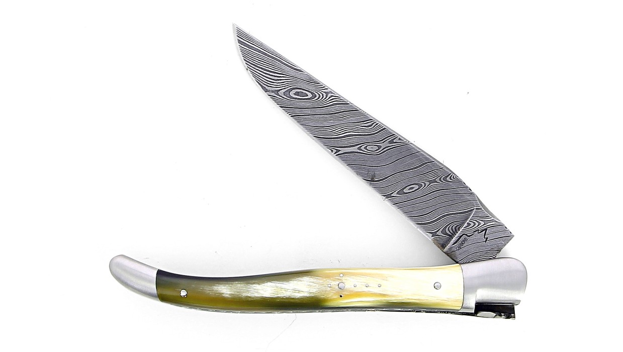 Couteau Laguiole 13 cm, mitres inox brossé, double platine, mitres inox, en corne de vache Aubrac, lame damas carbone.