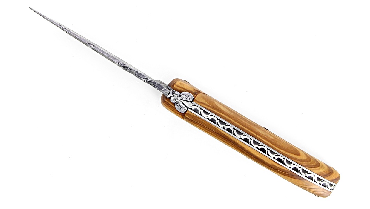 Couteau Laguiole chasse, manche en olivier, lame Damas carbone