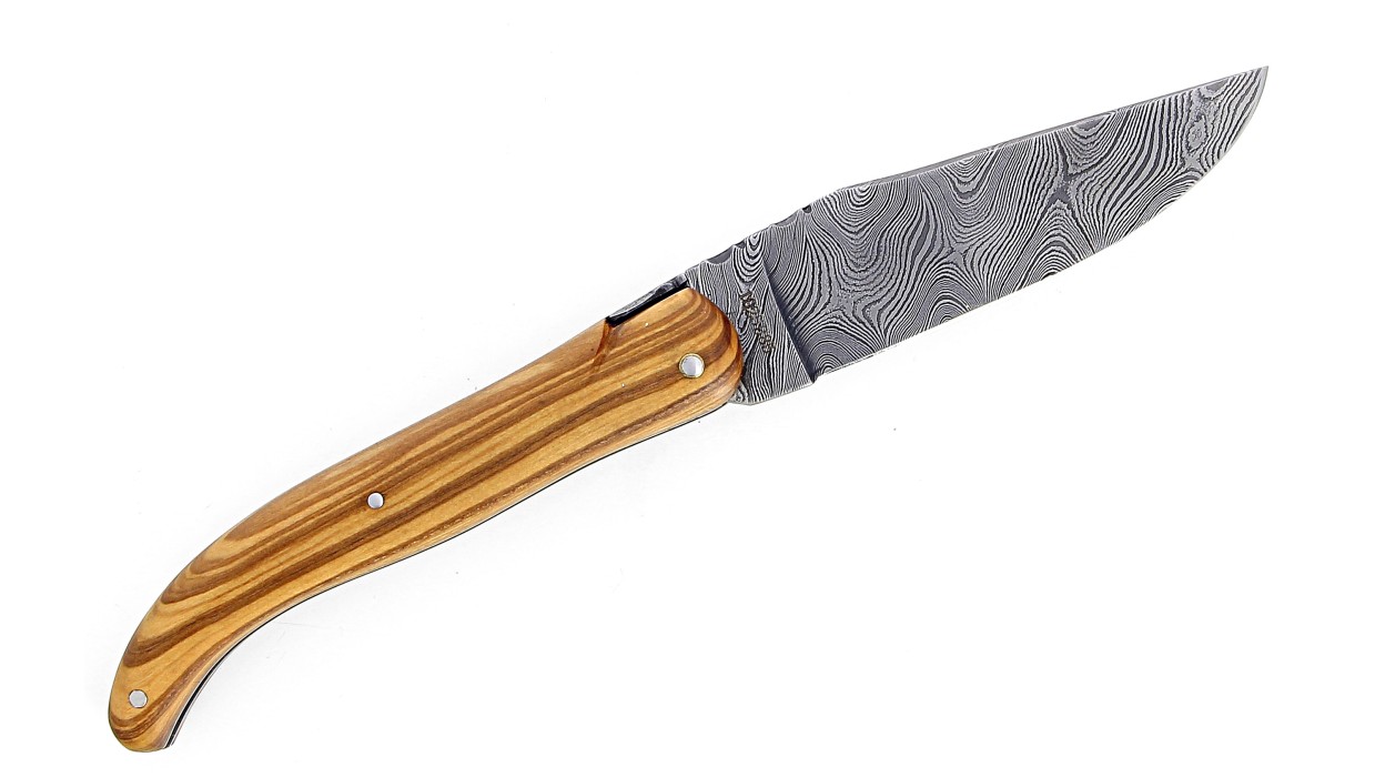 Couteau Laguiole chasse, manche en olivier, lame Damas carbone