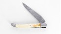 Couteau Laguiole 12 cm double platine, mitres inox brossé en ivoire de phacochère, lame damas carbone.