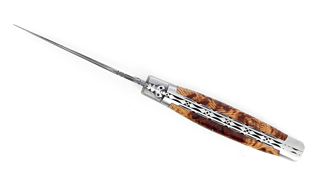 Couteau Laguiole 12 cm avec manche en genévrier et lame damas carbone