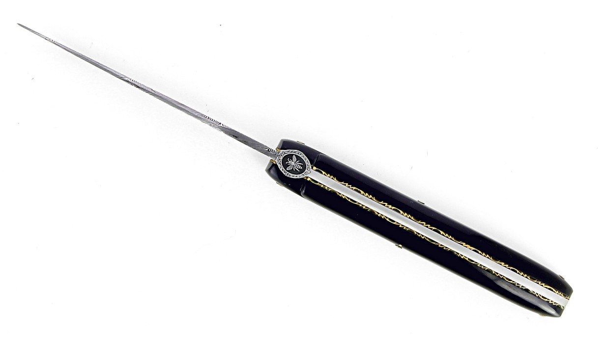 Laguiole 12 cm plein manche en corne noire, lame damas carbone