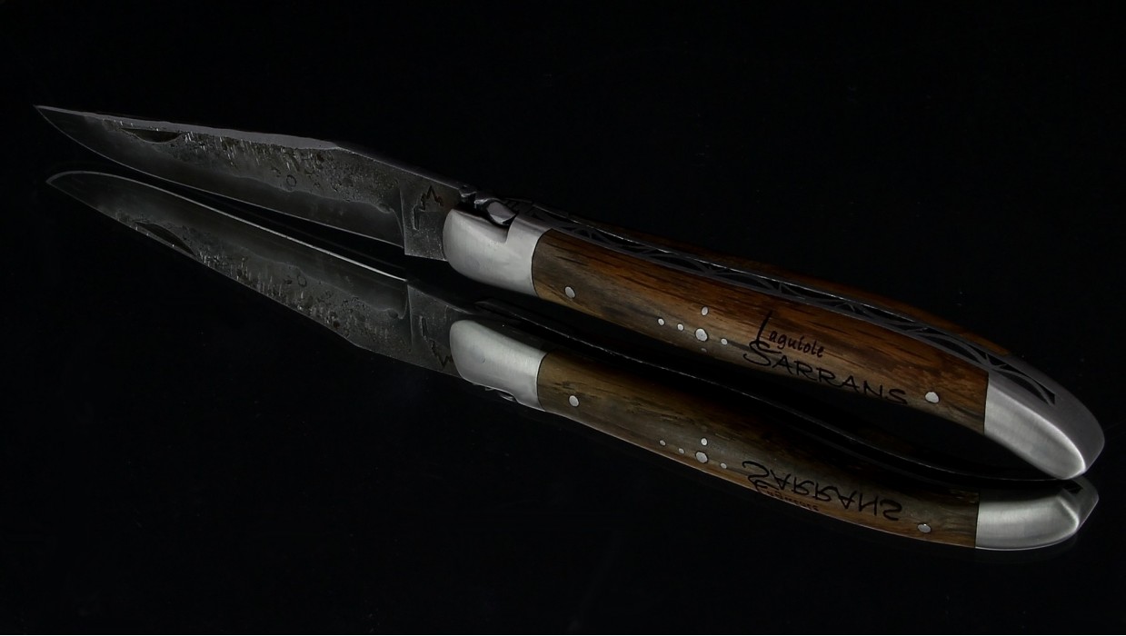 SERIE LIMITEE - Laguiole Sarrans avec Manche en Chêne - Lame Brute de forge