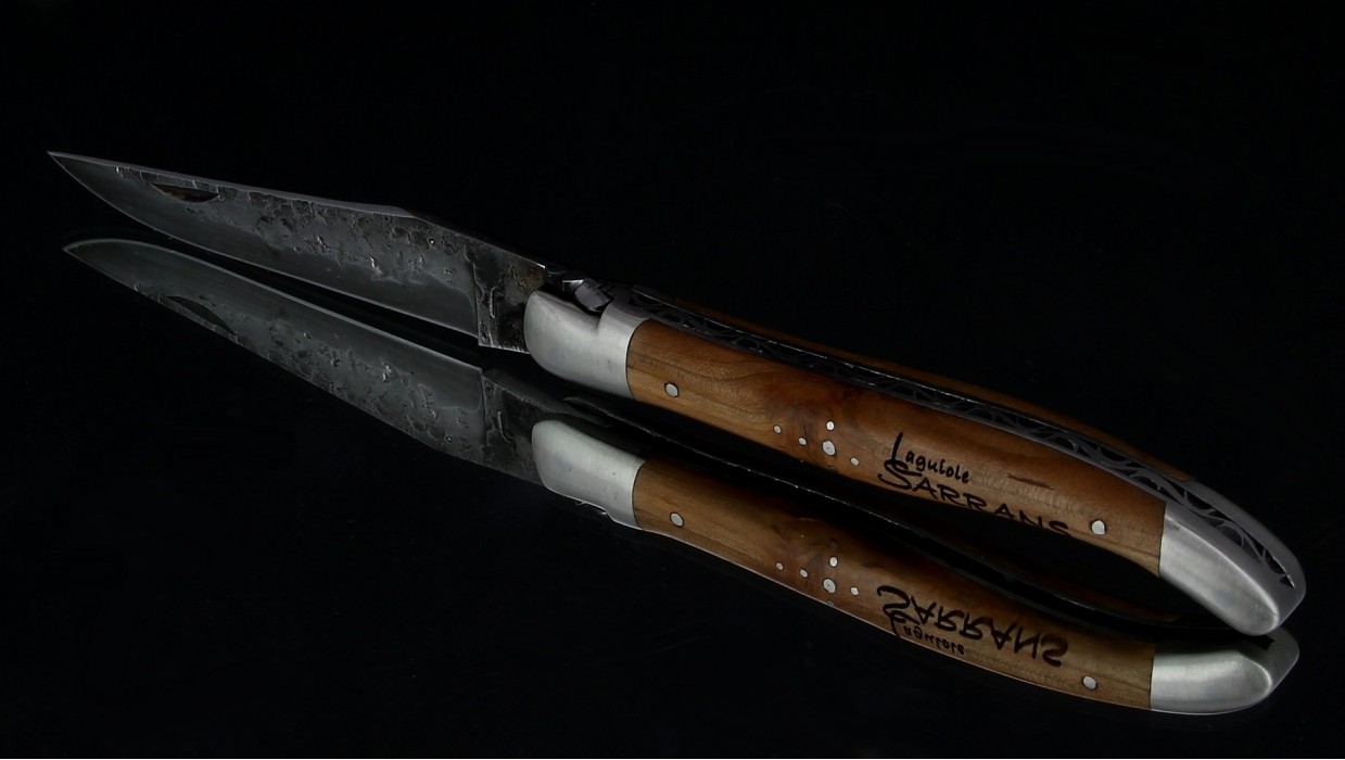SERIE LIMITEE - Laguiole Sarrans Manche en Pommier - Lame Brute de Forge