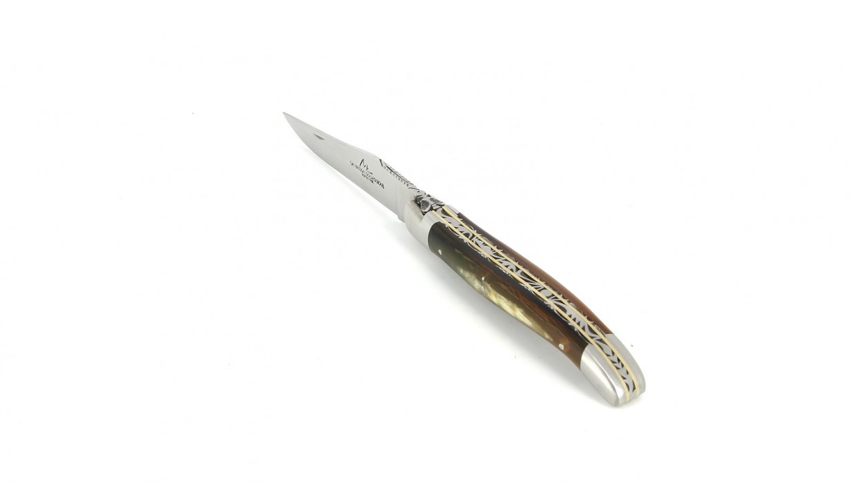 Couteau Laguiole 12 cm double platine avec mitres en inox brossé, platine double inox laiton, et manche corne de vache Aubrac